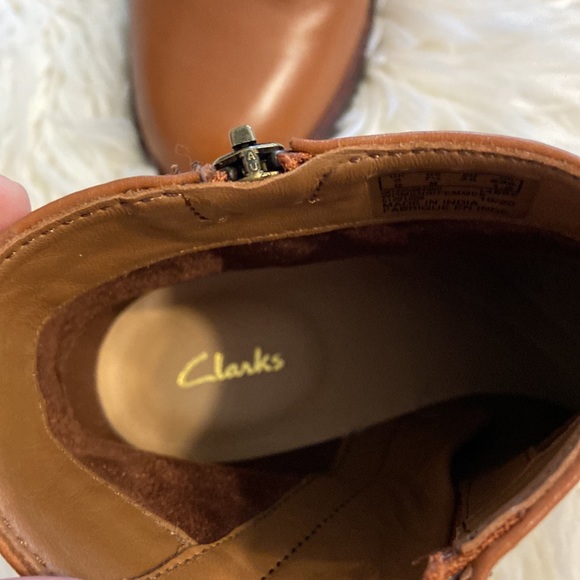 EUC (like new) Clarks Boots 7.5 - Picture 3 of 12